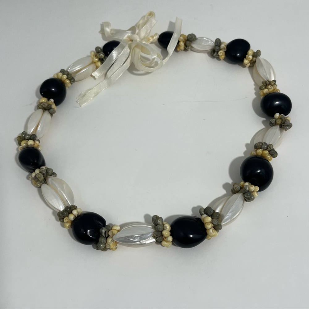 VTG Mini Shell & Lucite Chunky Ribbon Tie Necklace